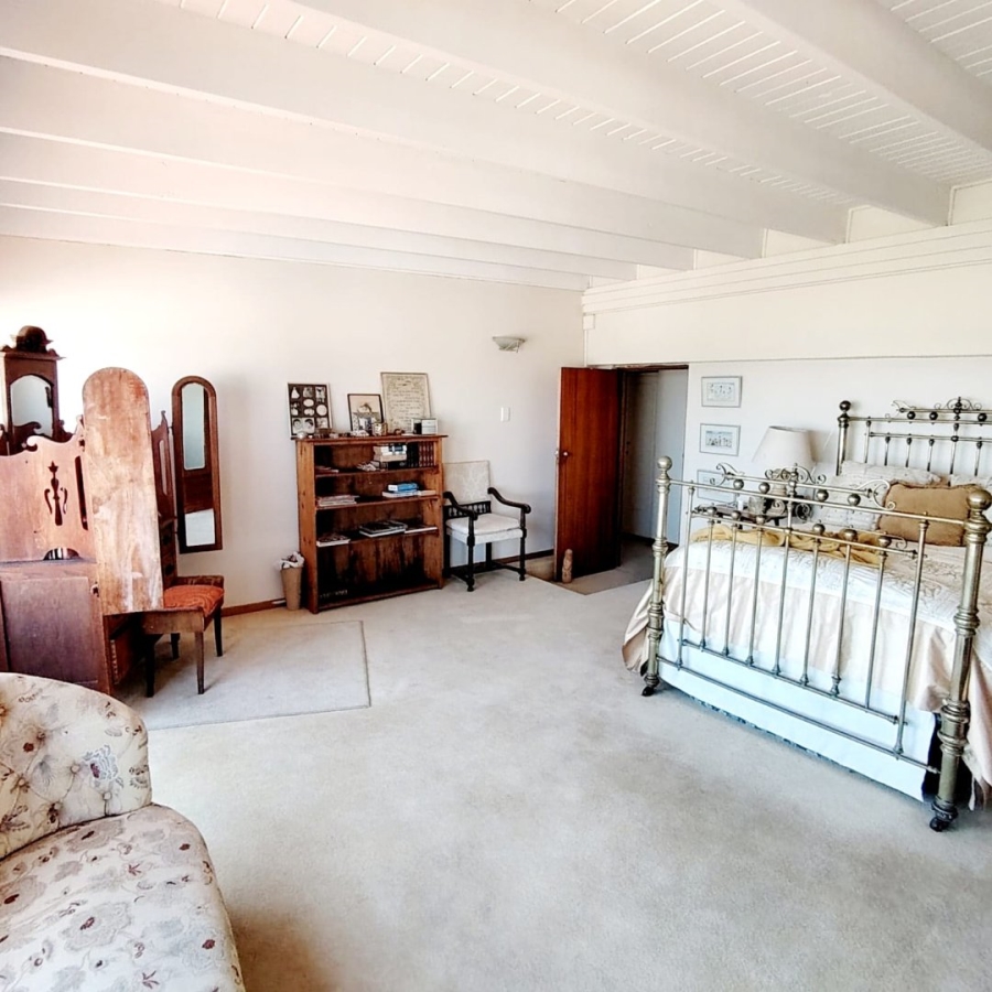 5 Bedroom Property for Sale in Beacon Bay Eastern Cape